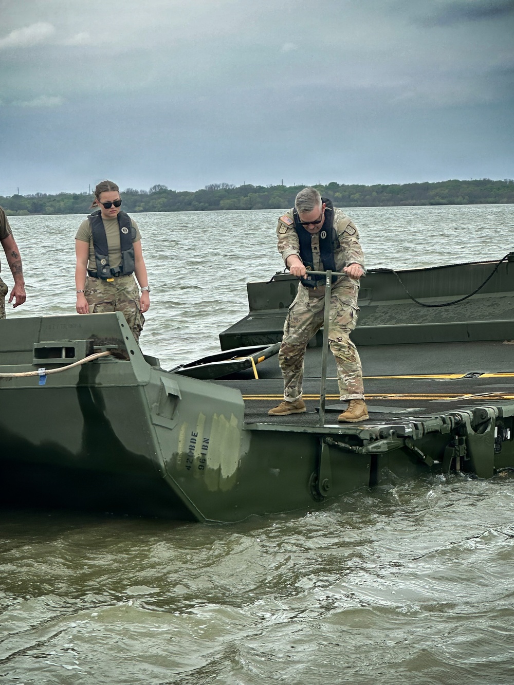 U.S. Army Reserve Engineers Conduct Bridging Training at Bardwell Lake with USACE Partnership