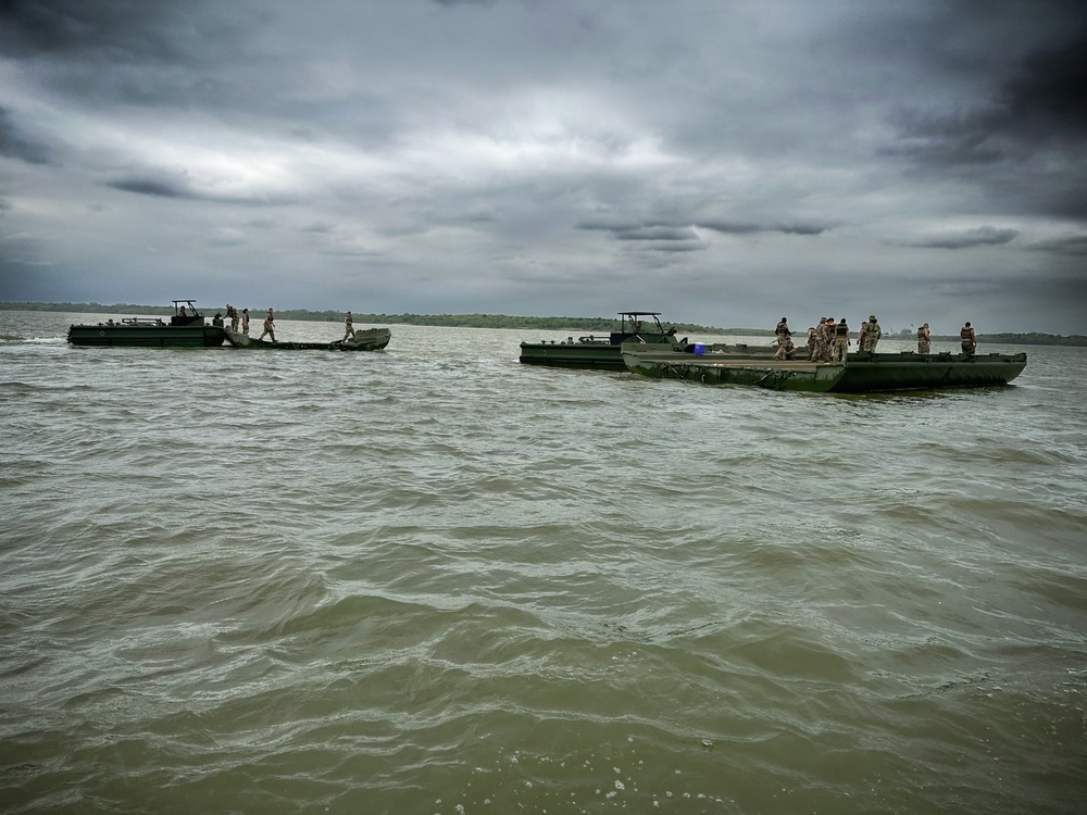 U.S. Army Reserve Engineers Conduct Bridging Training at Bardwell Lake with USACE Partnership