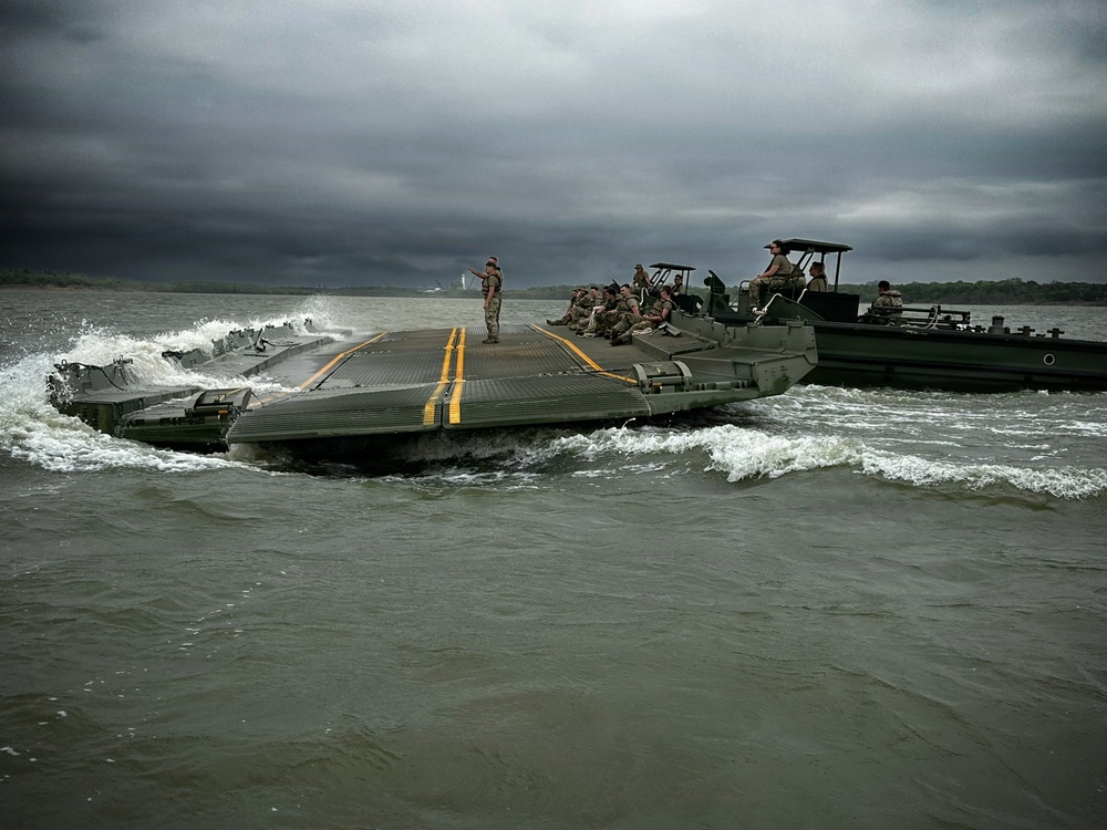 U.S. Army Reserve Engineers Conduct Bridging Training at Bardwell Lake with USACE Partnership