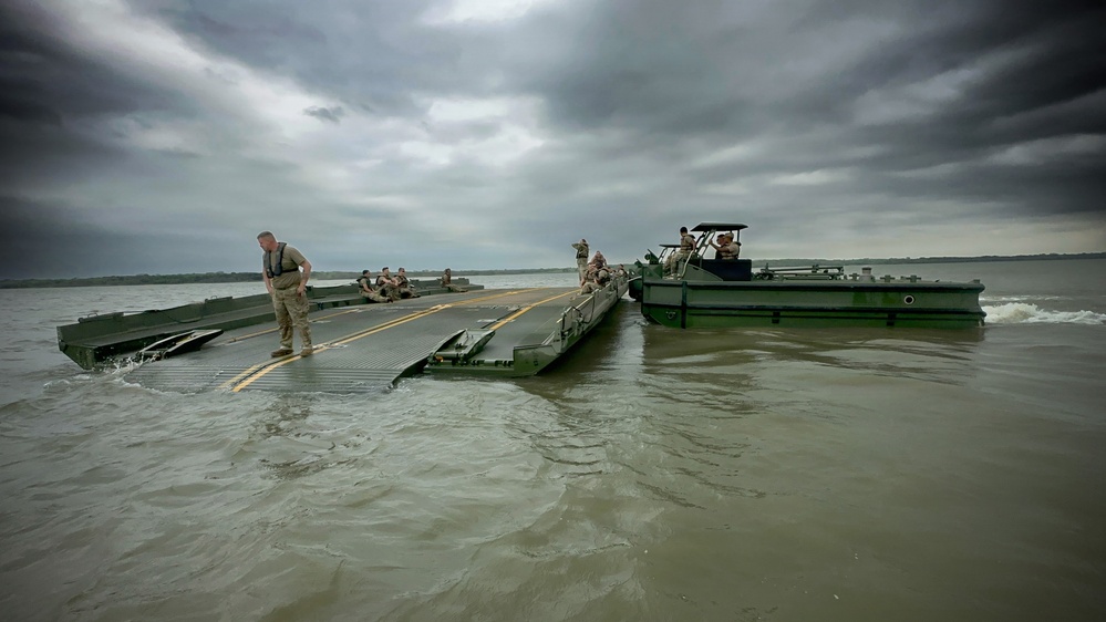 U.S. Army Reserve Engineers Conduct Bridging Training at Bardwell Lake with USACE Partnership