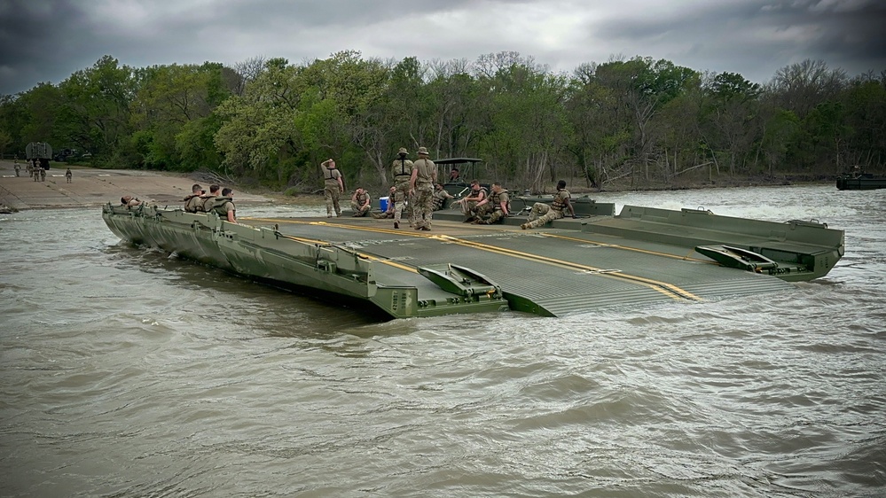U.S. Army Reserve Engineers Conduct Bridging Training at Bardwell Lake with USACE Partnership