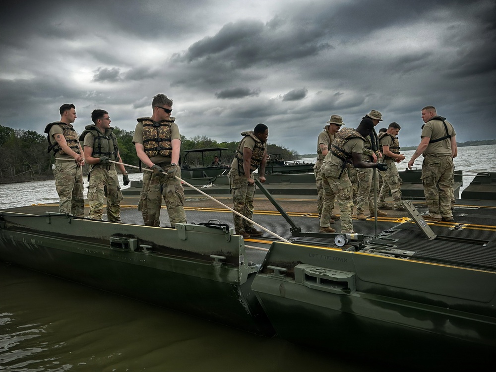 U.S. Army Reserve Engineers Conduct Bridging Training at Bardwell Lake with USACE Partnership