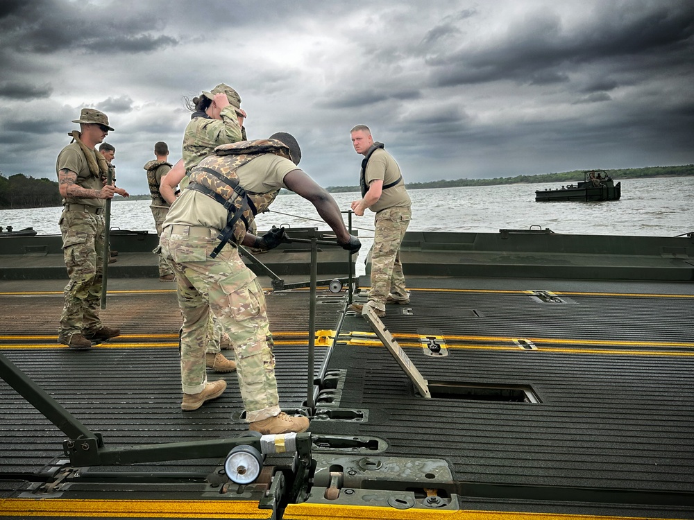 U.S. Army Reserve Engineers Conduct Bridging Training at Bardwell Lake with USACE Partnership