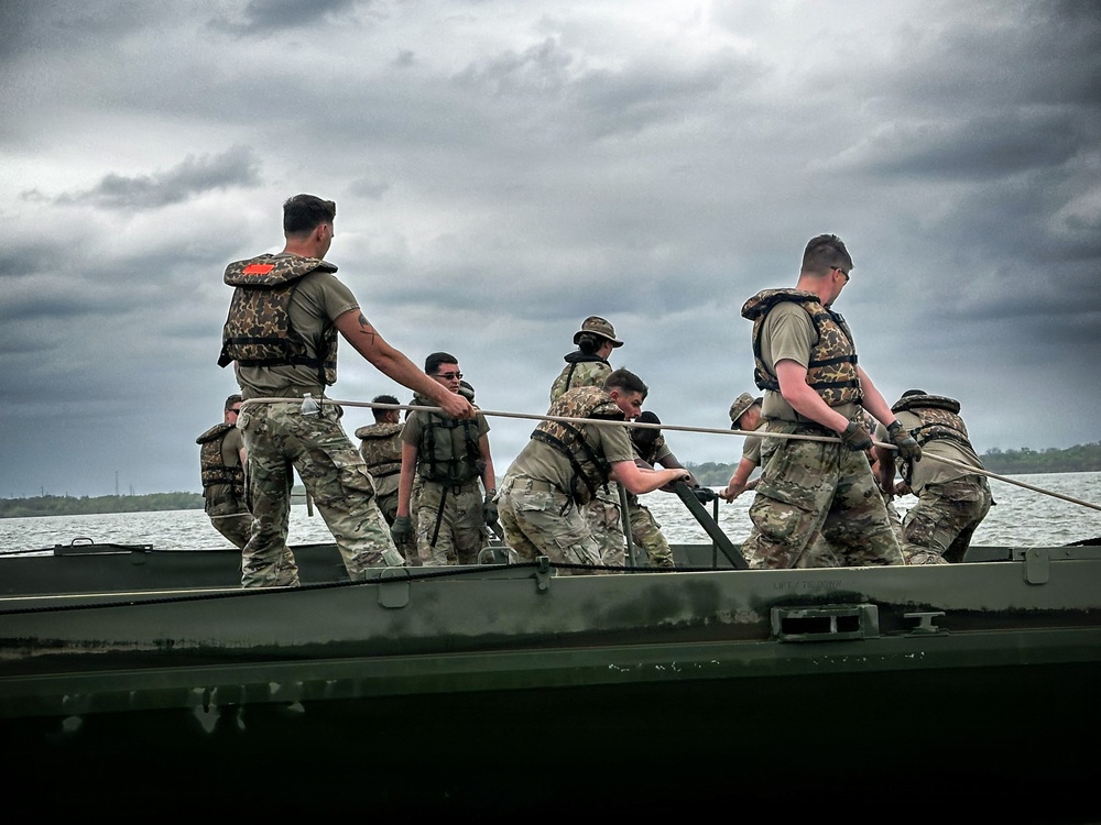 U.S. Army Reserve Engineers Conduct Bridging Training at Bardwell Lake with USACE Partnership
