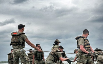 U.S. Army Reserve Engineers Conduct Bridging Training at Bardwell Lake with USACE Partnership