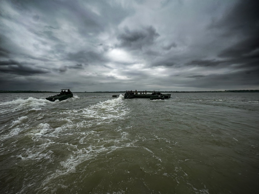 U.S. Army Reserve Engineers Conduct Bridging Training at Bardwell Lake with USACE Partnership