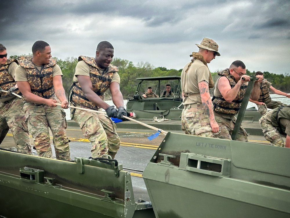 U.S. Army Reserve Engineers Conduct Bridging Training at Bardwell Lake with USACE Partnership