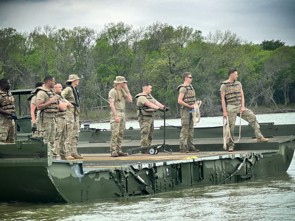 U.S. Army Reserve Engineers Conduct Bridging Training at Bardwell Lake with USACE Partnership