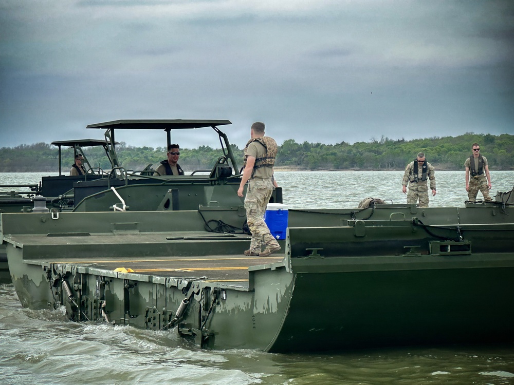 U.S. Army Reserve Engineers Conduct Bridging Training at Bardwell Lake with USACE Partnership