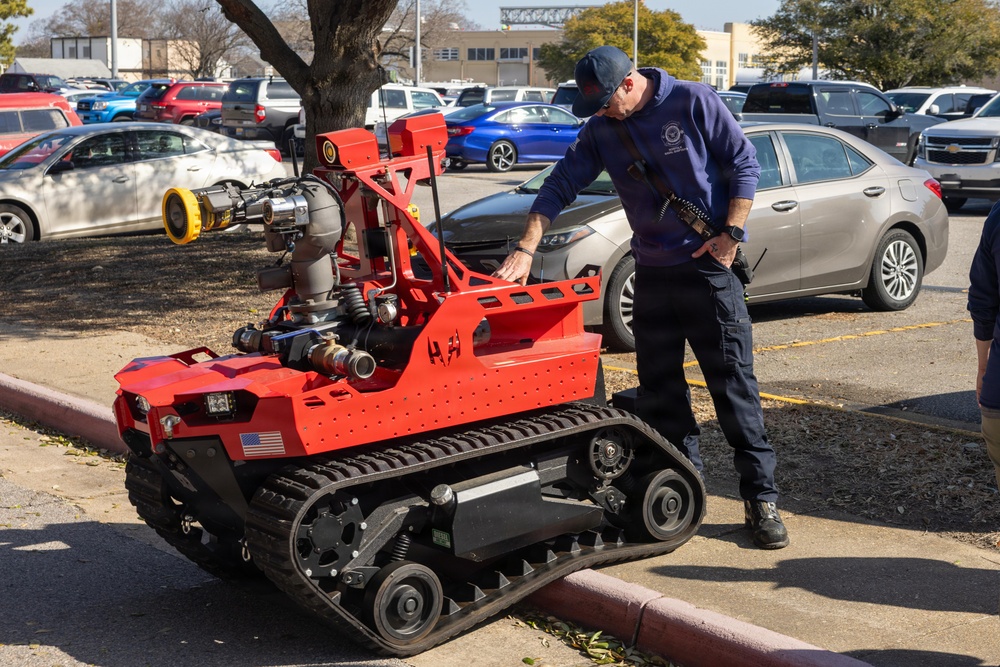 Norfolk Naval Shipyard Holds Orientation Day With State and Local Partners Supporting Emergency Response