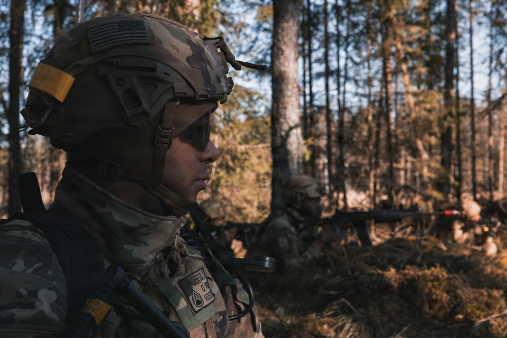 U.S. and Estonian troops enhance combat effectiveness during live-fire training