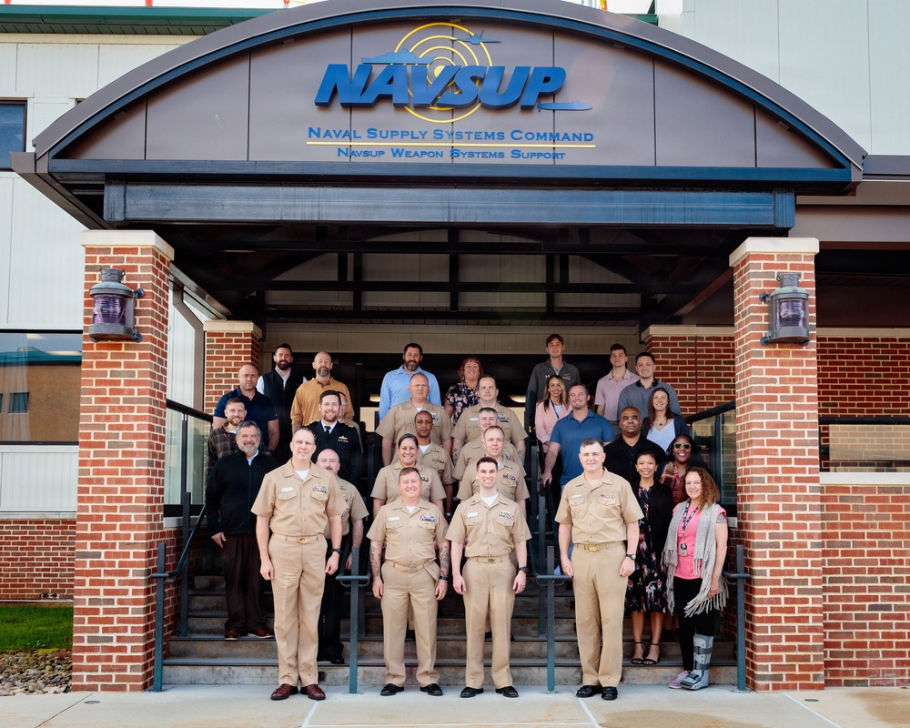 NAVSUP WSS Officer Promoted to Lieutenant