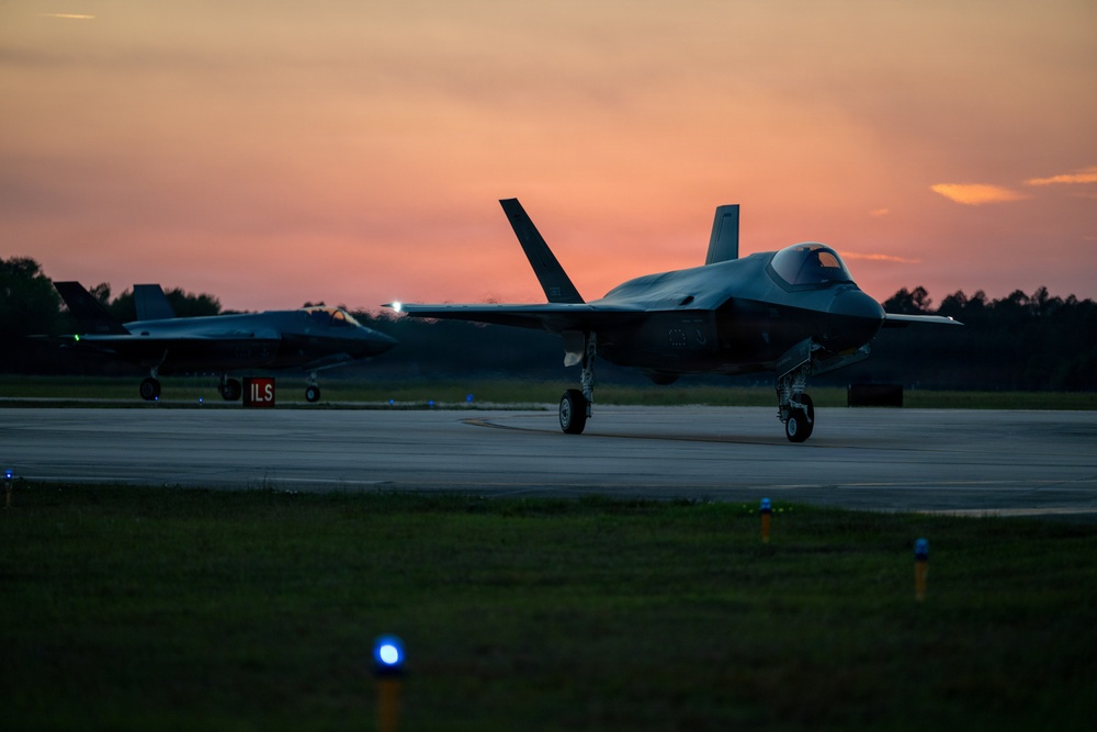 125th FW conducts F-35A operational training in the dark