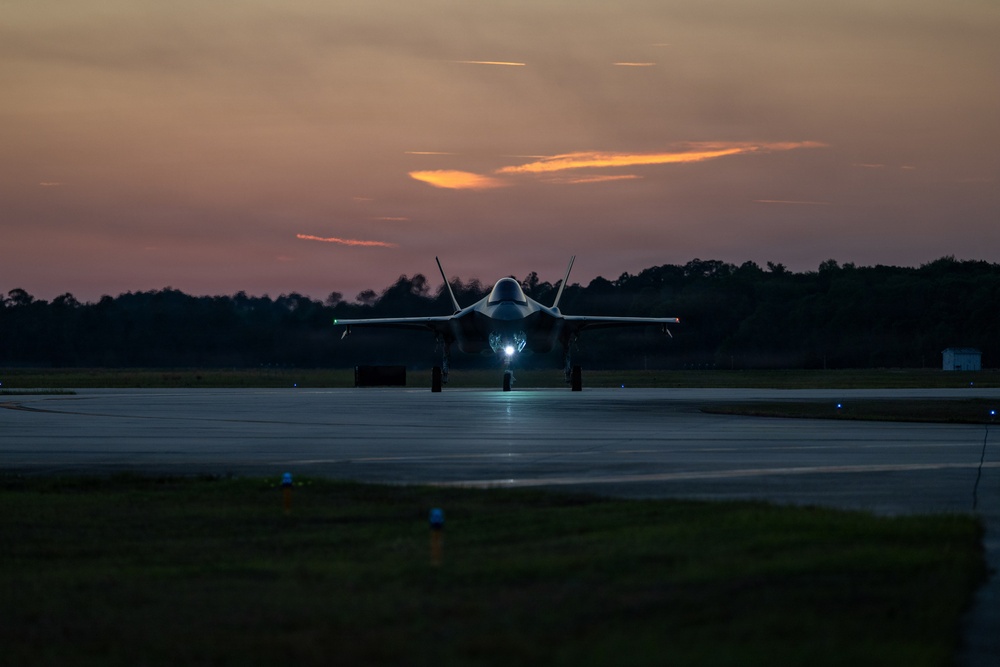 125th FW conducts F-35A operational training in the dark