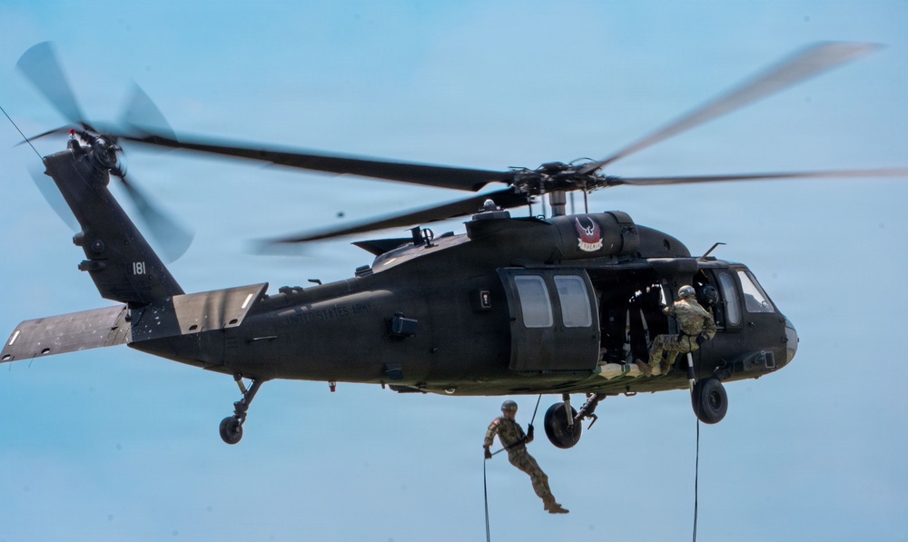 Fort Campbell Soldiers Conduct Rappel Training at Sabalauski Air Assault School