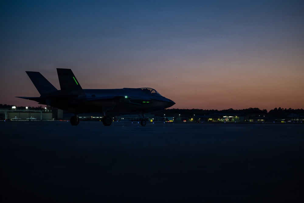 125th FW conducts F-35A operational training in the dark