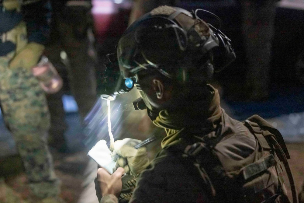 13th MEU Marines participate in TRAP course