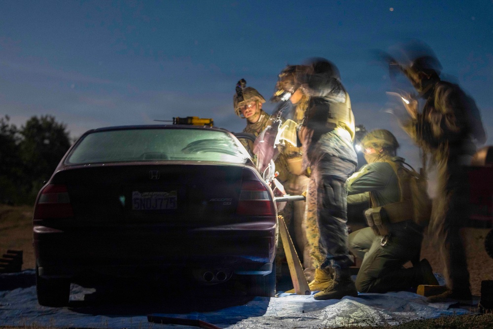 13th MEU Marines participate in TRAP course