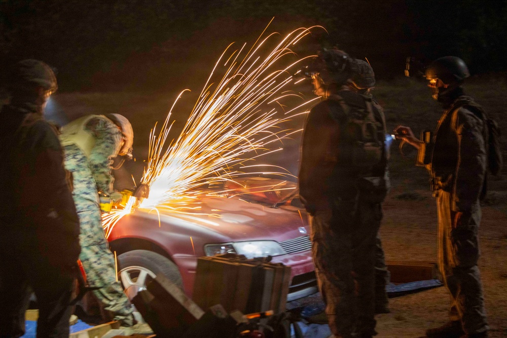 13th MEU Marines participate in TRAP course