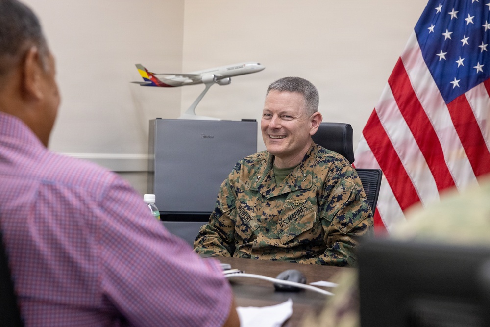 MARFORPAC deputy commander meets with governor of Northern Mariana Islands