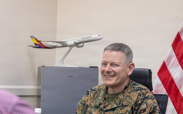 MARFORPAC deputy commander meets with governor of Northern Mariana Islands