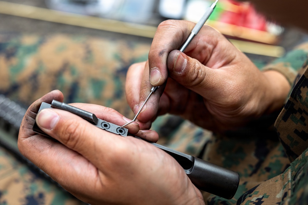 11th MEU Marines, Sailors Conduct Weapons Maintenance Aboard USS Comstock