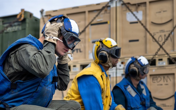 11th MEU Marines, Sailors Conduct Flight Deck Operations Aboard USS Comstock