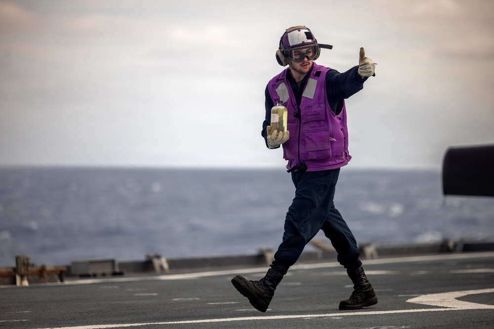 11th MEU Marines, Sailors Conduct Flight Deck Operations Aboard USS Comstock