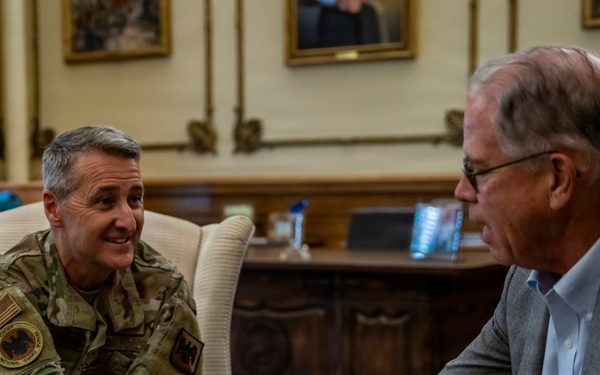 Chief of the National Guard Bureau meets with Indiana governor at Statehouse