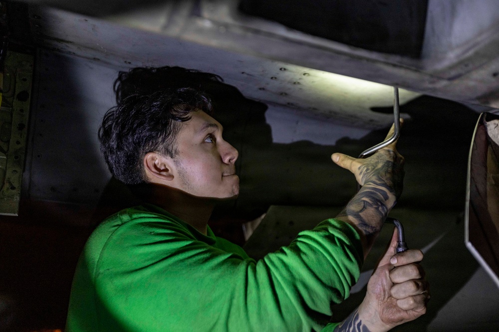 Abraham Lincoln Conducts Aircraft Maintenance