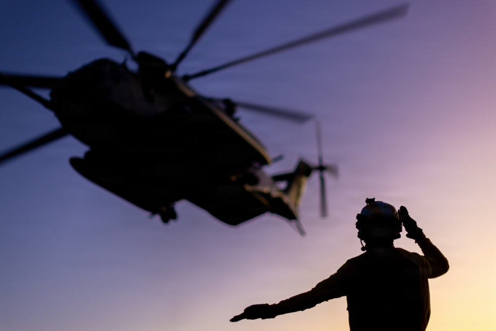 22nd MEU (SOC) | VMM-263 (REIN) CH-53E Flight Operations Aboard USS San Antonio