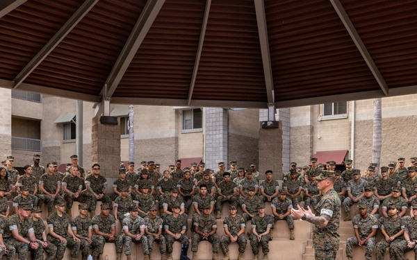 Medal of Honor recipient Sgt. Dakota Meyer speaks to 1st MLG Marines