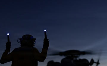 22nd MEU (SOC) | VMM-263 (REIN) CH-53E Flight Operations Aboard USS San Antonio