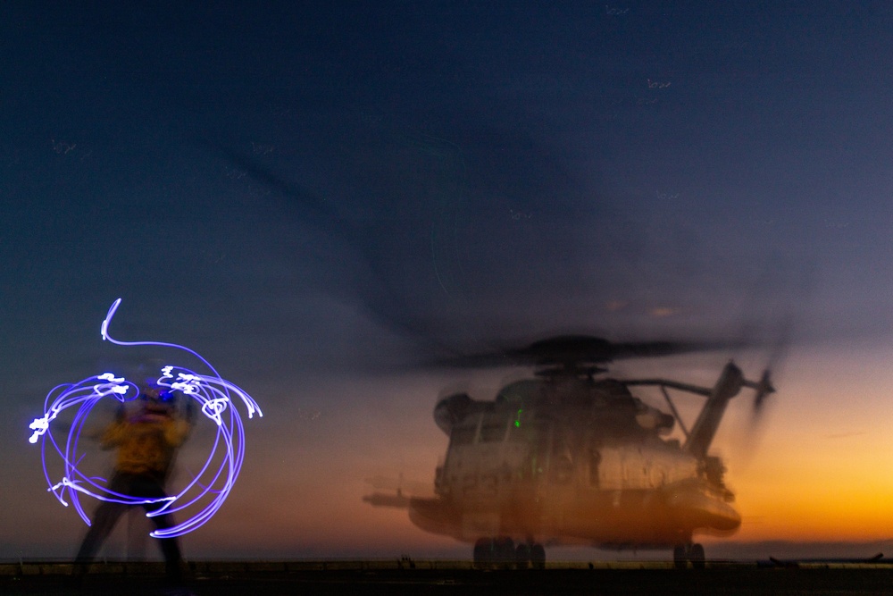 22nd MEU (SOC) | VMM-263 (REIN) CH-53E Flight Operations Aboard USS San Antonio