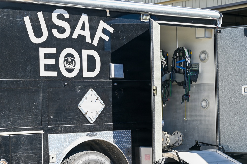 Vandenberg Explosive Ordnance Disposal Team Hosts Recruitment Event