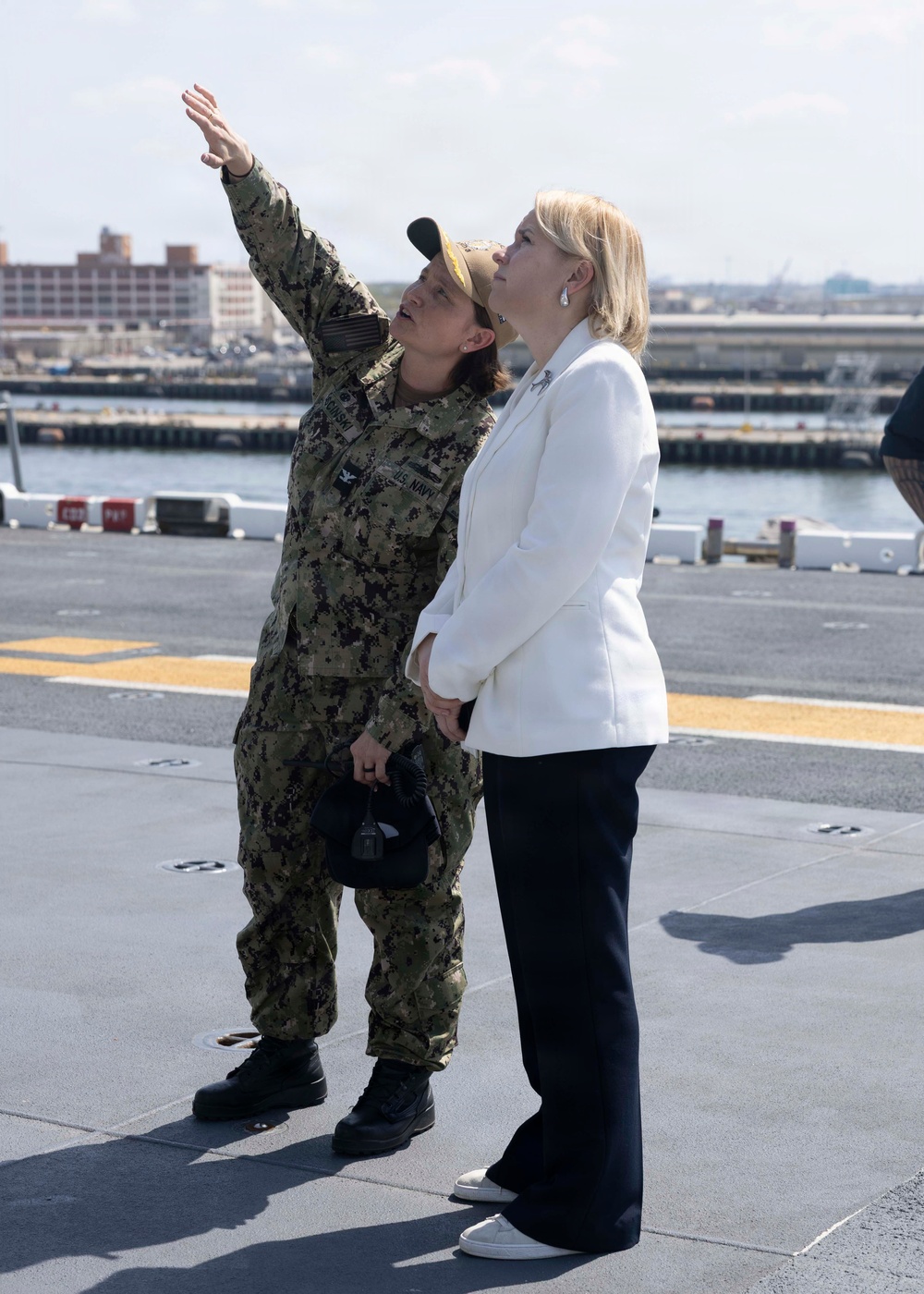USS KEARSARGE HOSTS EUROPEAN UNION AMBASSADOR
