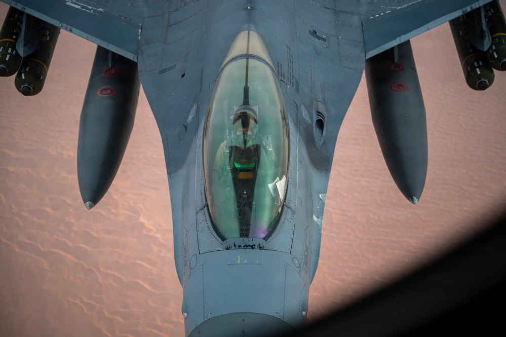 F-16 Fighting Falcons refuel during Operation Epic Fury