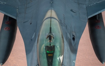 F-16 Fighting Falcons refuel during Operation Epic Fury