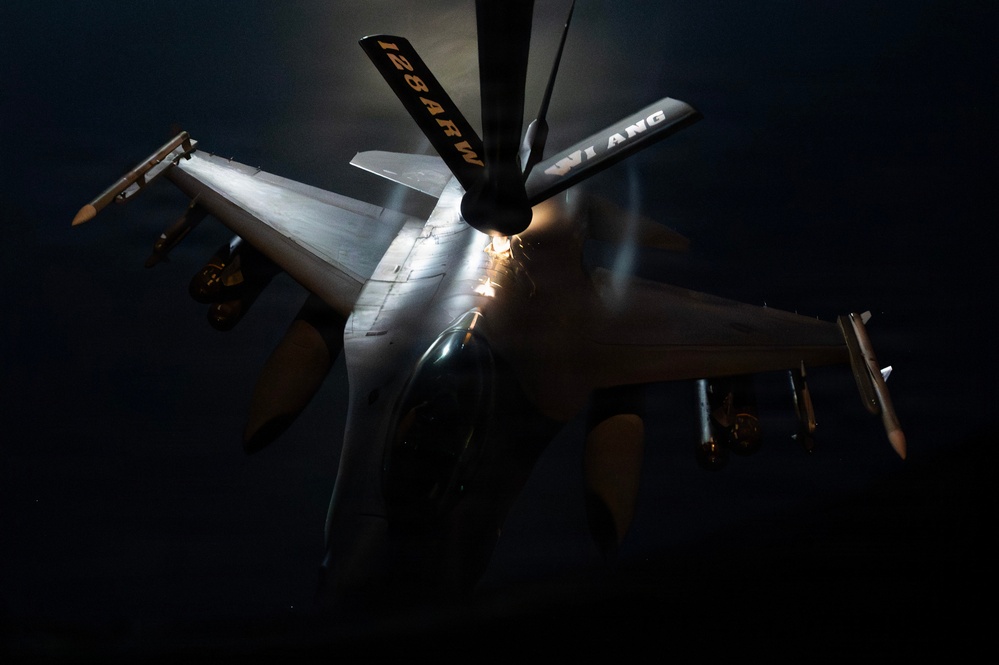 F-16 Fighting Falcons refuel during Operation Epic Fury