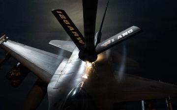 F-16 Fighting Falcons refuel during Operation Epic Fury