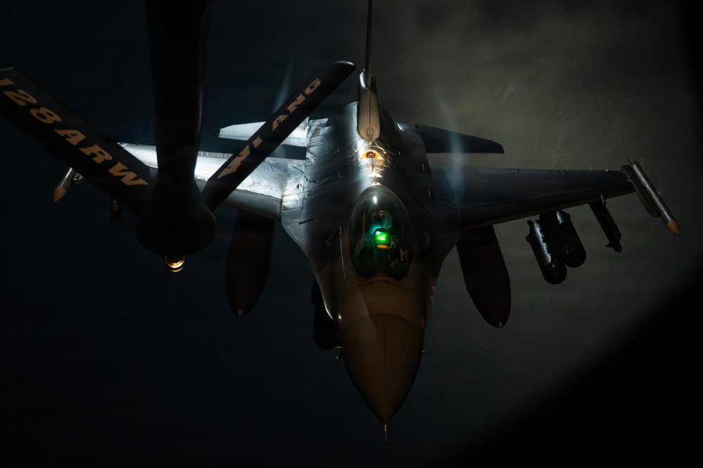 F-16 Fighting Falcons refuel during Operation Epic Fury