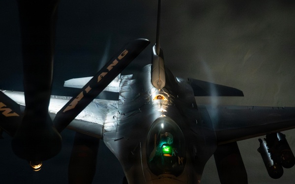 F-16 Fighting Falcons refuel during Operation Epic Fury