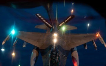 F-16 Fighting Falcons refuel during Operation Epic Fury