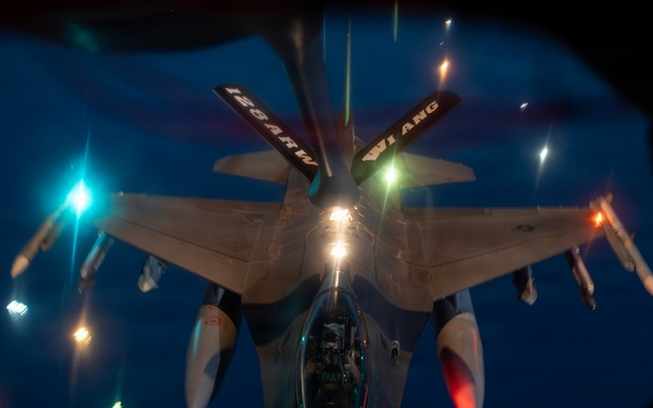 F-16 Fighting Falcons refuel during Operation Epic Fury
