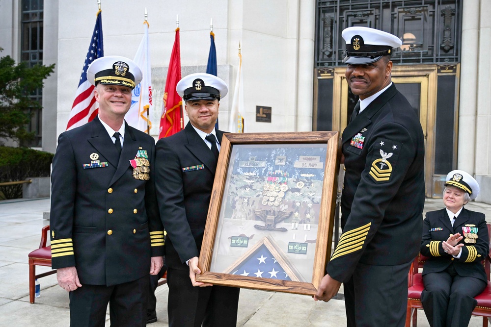 NMRTC Bethesda Holds Combined Change of Command, Retirement Ceremony