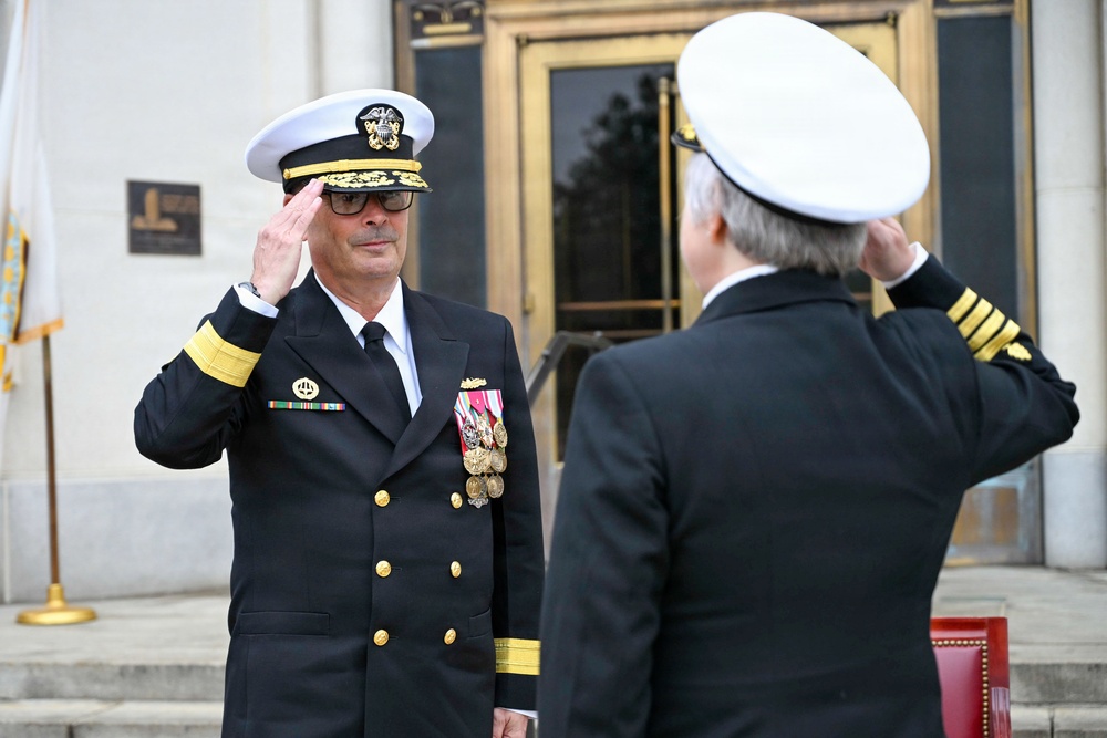 NMRTC Bethesda Holds Combined Change of Command, Retirement Ceremony