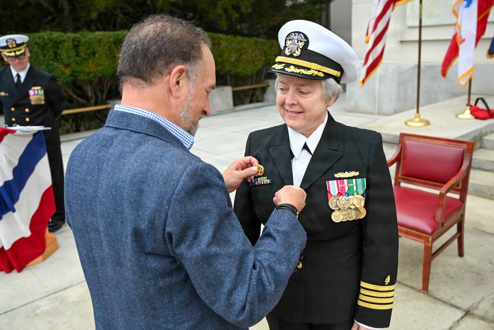 NMRTC Bethesda Holds Combined Change of Command, Retirement Ceremony