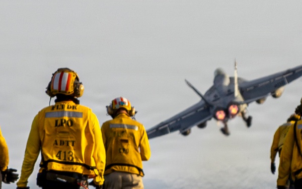 USS Abraham Lincoln (CVN72) supports Operation Epic