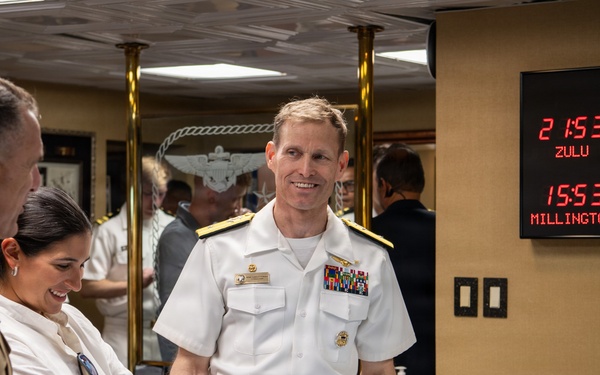 Nimitz Hosts Panamanian Distinguished Visitors