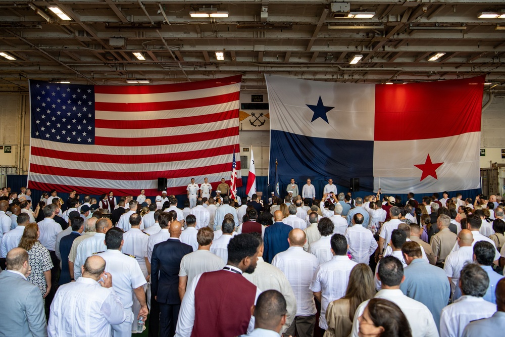 Nimitz Hosts Panamanian Distinguished Visitors